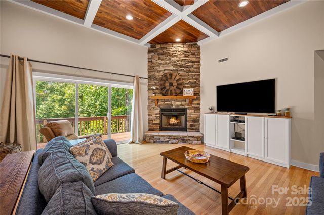 74 Woodlyn Etch Drive, Hendersonville, NC 28792