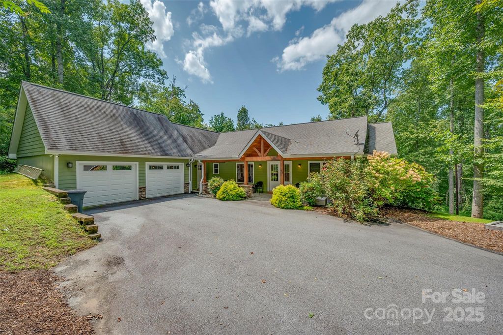 74 Woodlyn Etch Drive, Hendersonville, NC 28792