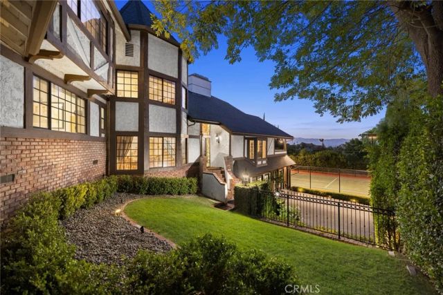 19540 Wells Drive, Tarzana, CA 91356