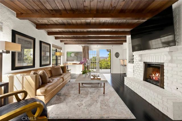 19540 Wells Drive, Tarzana, CA 91356