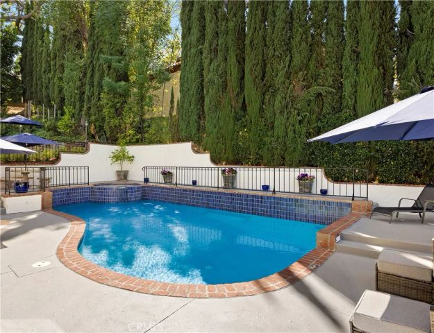 19540 Wells Drive, Tarzana, CA 91356