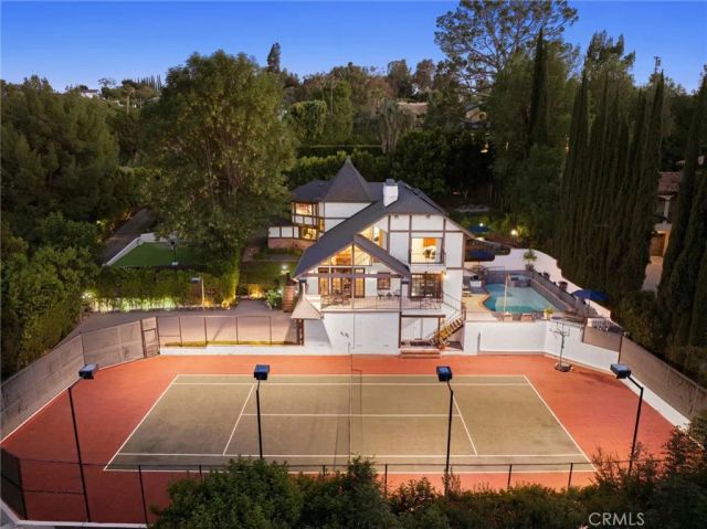 19540 Wells Drive, Tarzana, CA 91356