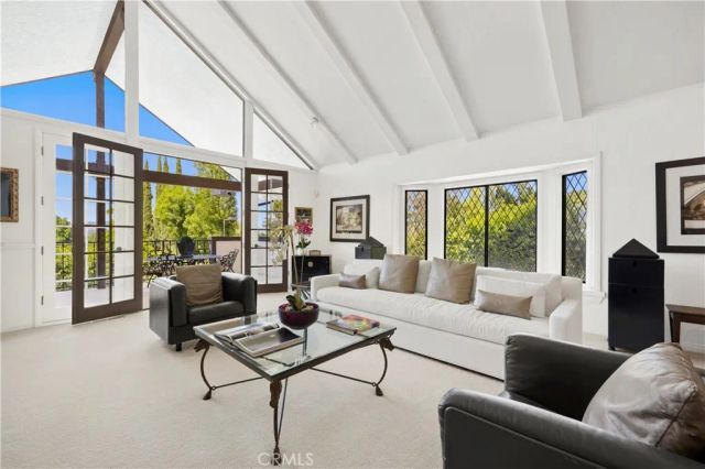 19540 Wells Drive, Tarzana, CA 91356