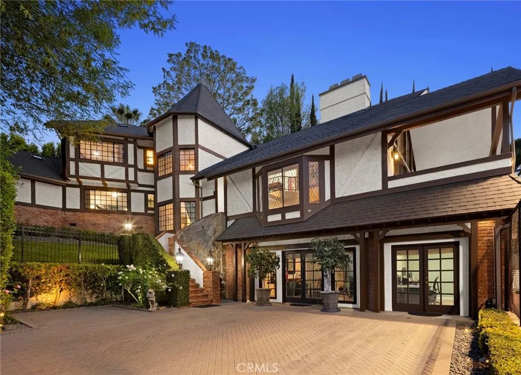 19540 Wells Drive, Tarzana, CA 91356