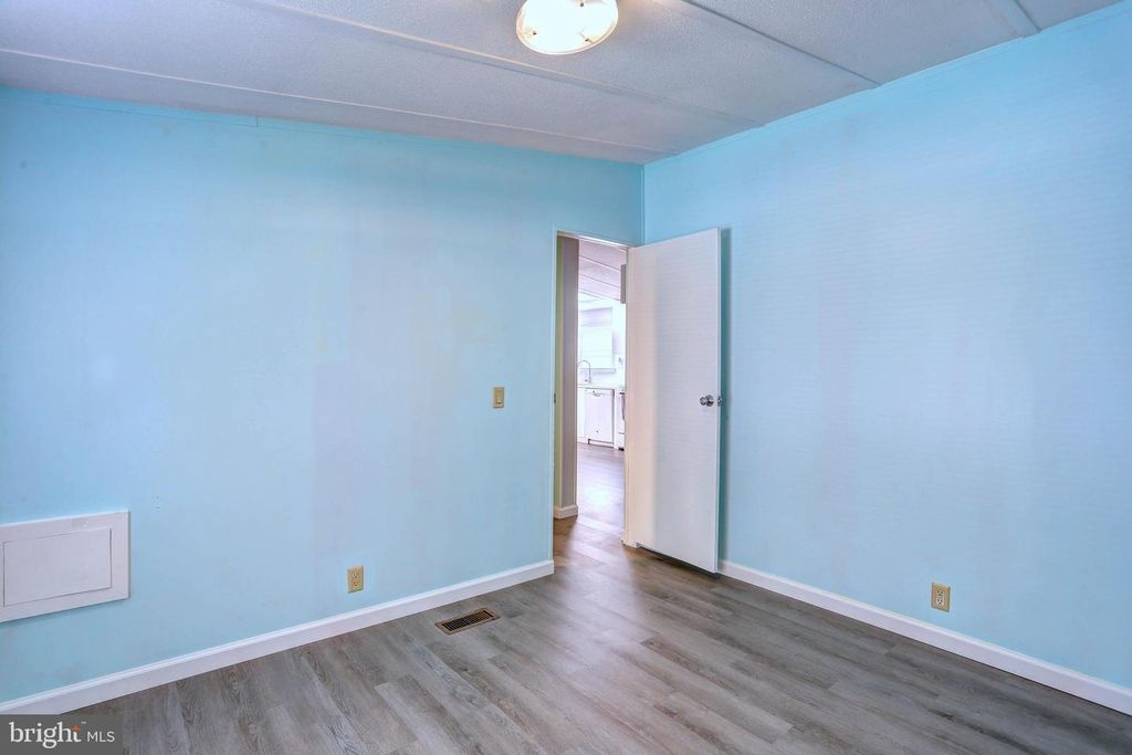 Image 23 of property listing at 8353 ASHWOOD RD #8353, Jessup, MD 20794
