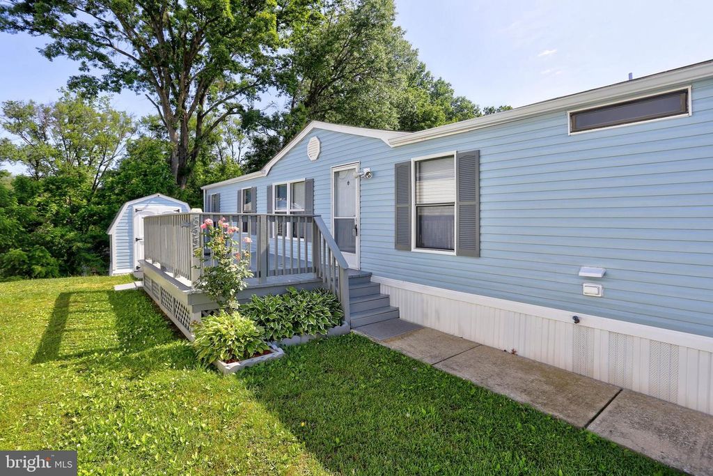 Image 3 of property listing at 8353 ASHWOOD RD #8353, Jessup, MD 20794