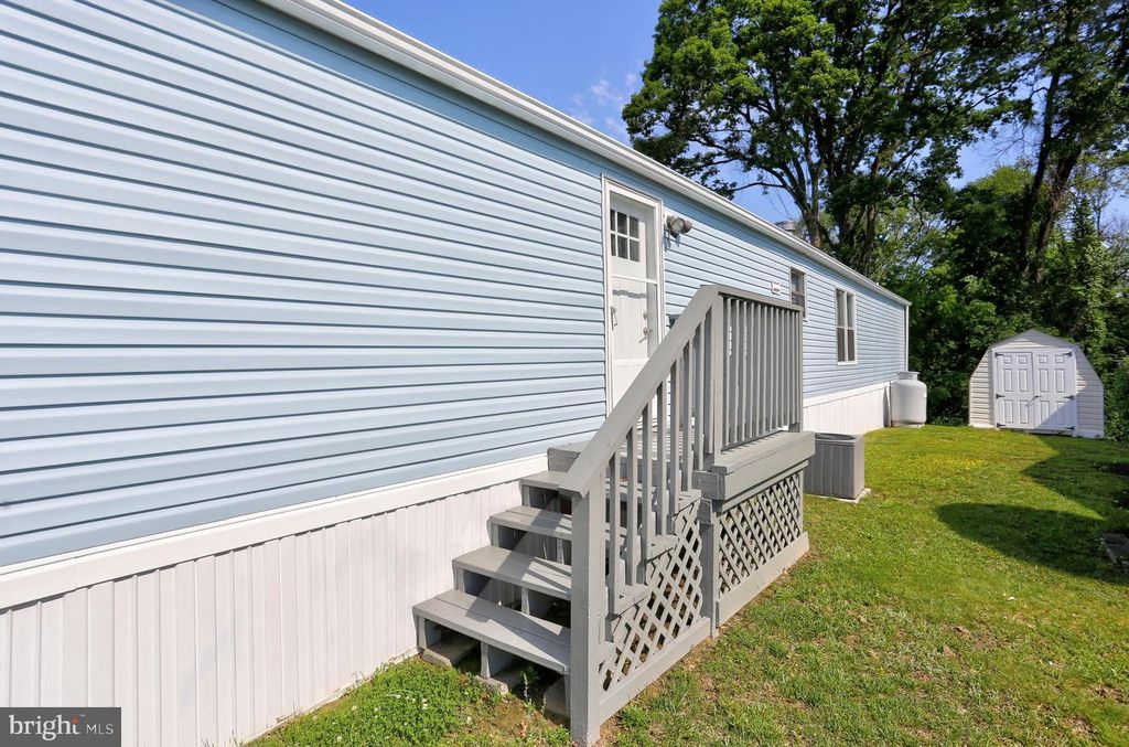 Image 30 of property listing at 8353 ASHWOOD RD #8353, Jessup, MD 20794