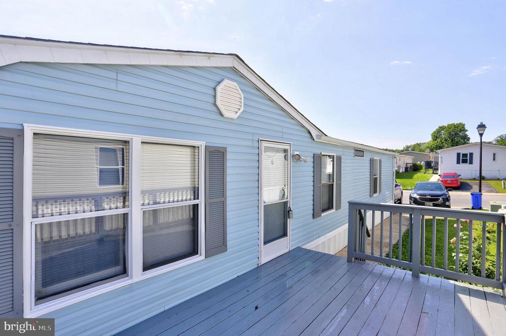 Image 32 of property listing at 8353 ASHWOOD RD #8353, Jessup, MD 20794