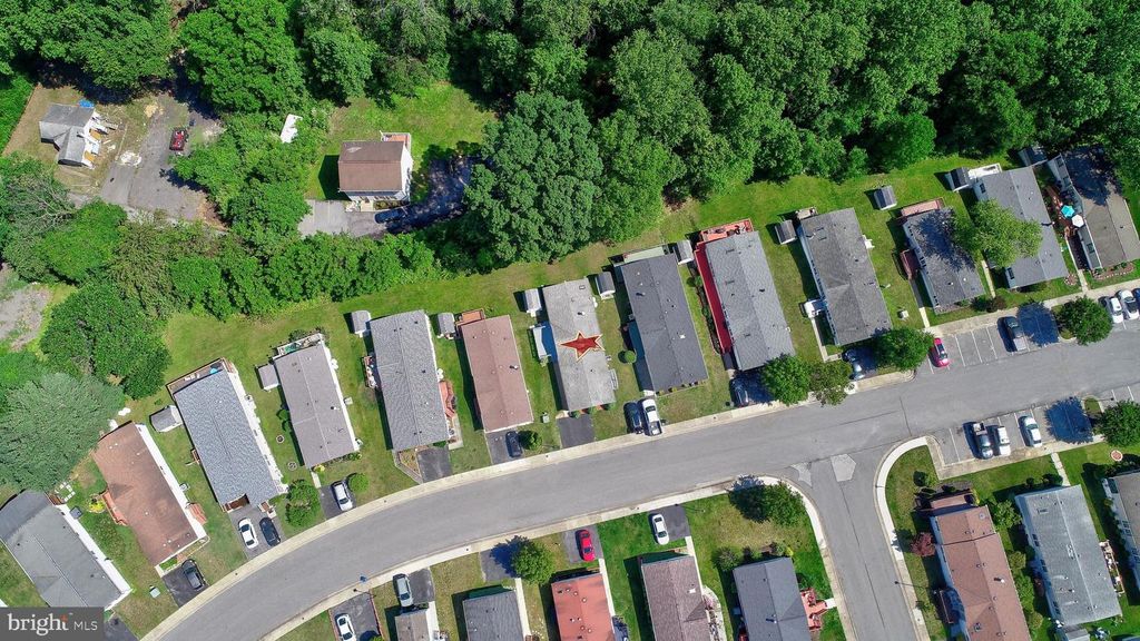 Image 36 of property listing at 8353 ASHWOOD RD #8353, Jessup, MD 20794