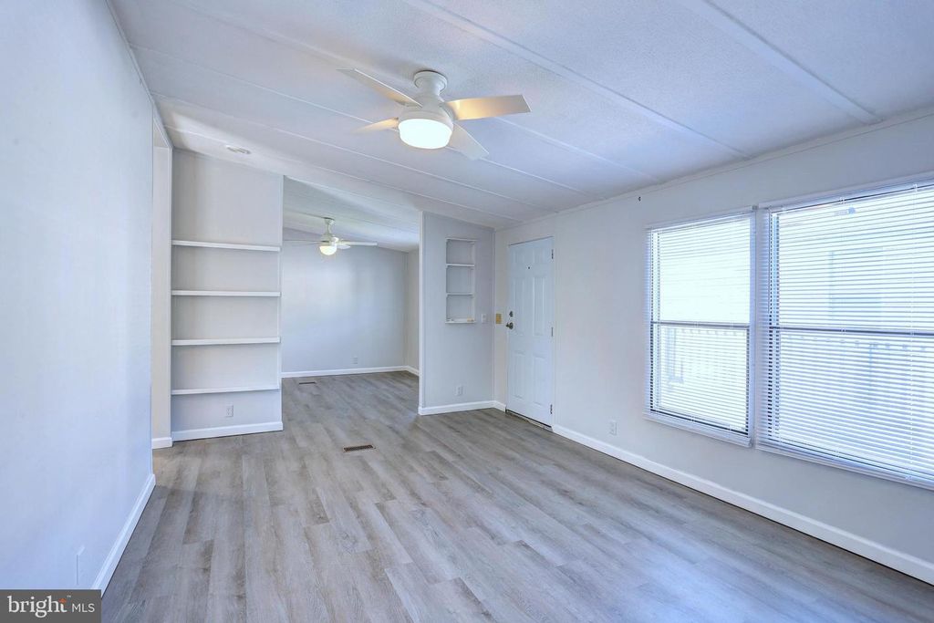 Image 4 of property listing at 8353 ASHWOOD RD #8353, Jessup, MD 20794