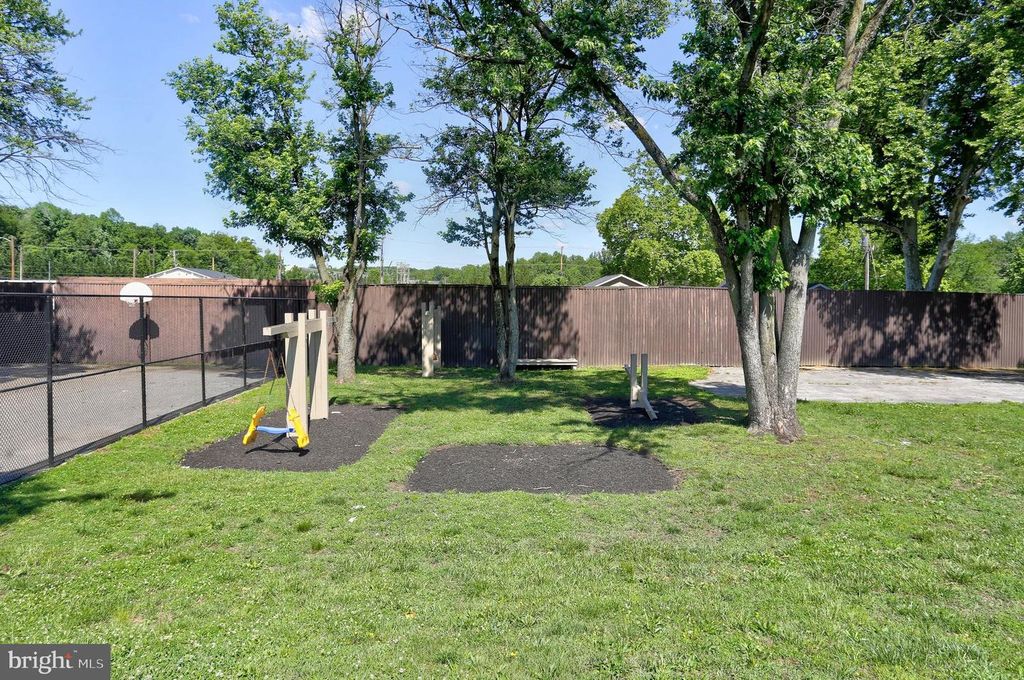 Image 43 of property listing at 8353 ASHWOOD RD #8353, Jessup, MD 20794