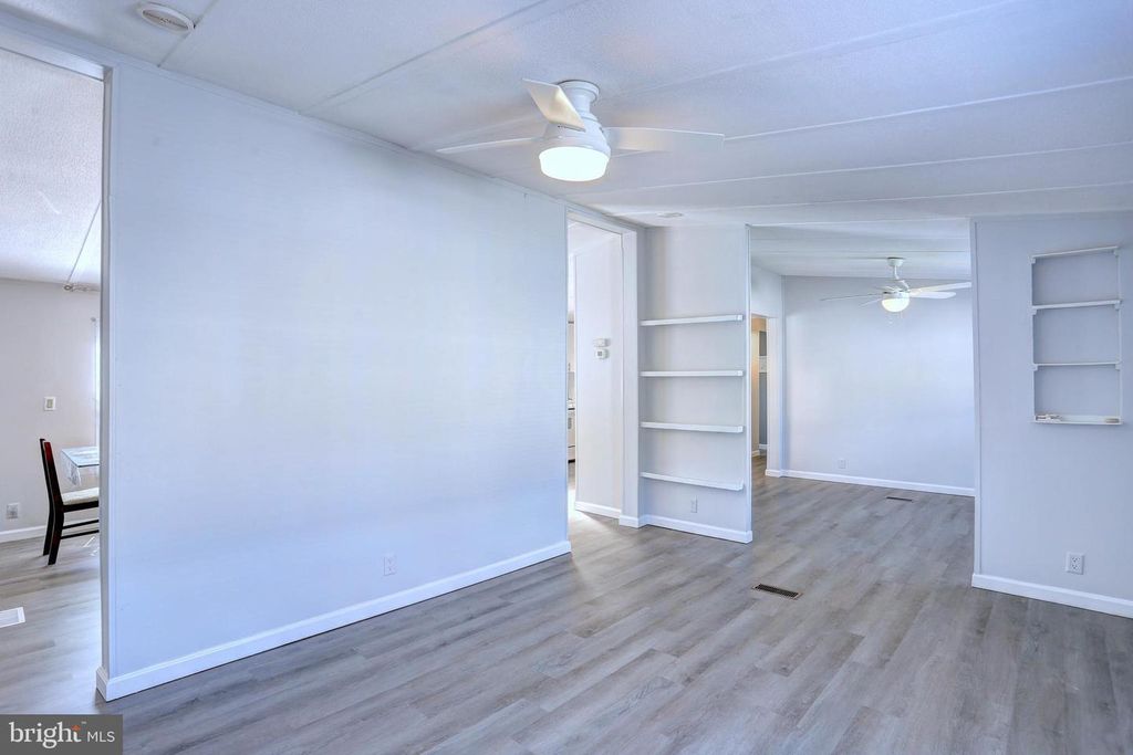 Image 5 of property listing at 8353 ASHWOOD RD #8353, Jessup, MD 20794