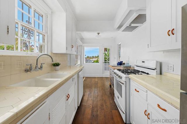 2417 Arista Ct, San Diego, CA 92103