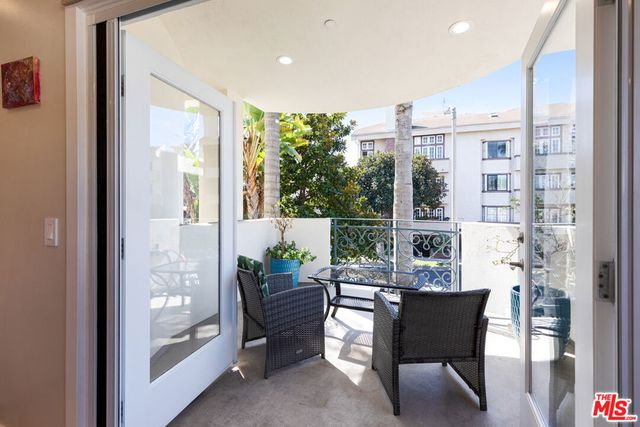 1862 S Bentley Avenue 102, Los Angeles, CA 90025