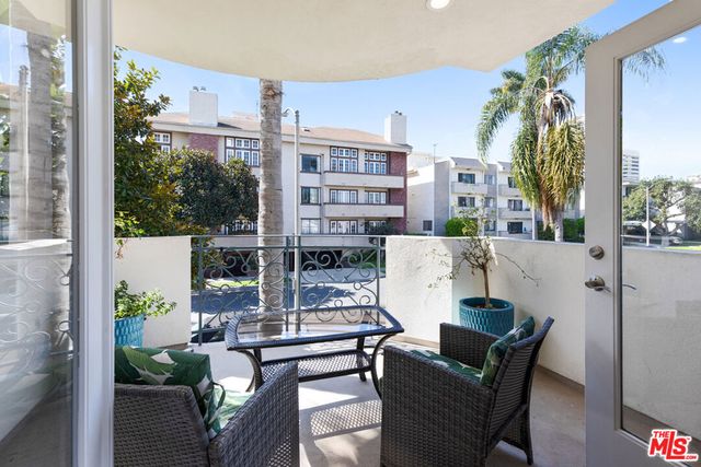 1862 S Bentley Avenue 102, Los Angeles, CA 90025