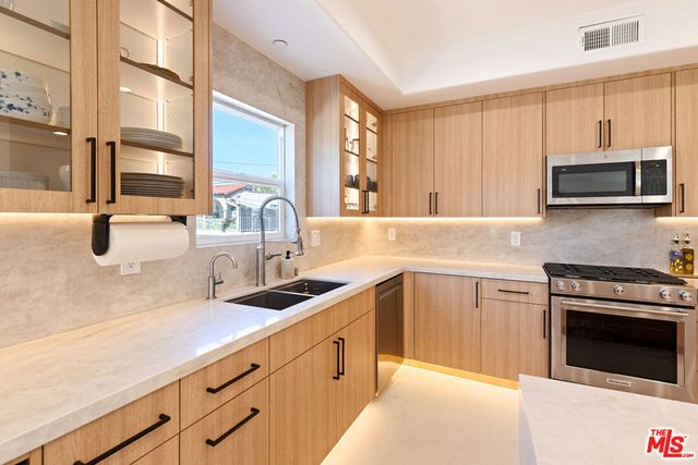 1862 S Bentley Avenue 102, Los Angeles, CA 90025