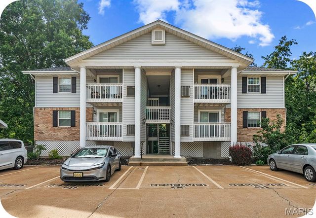 621 S Kirkwood Road 303, St Louis, MO 63122