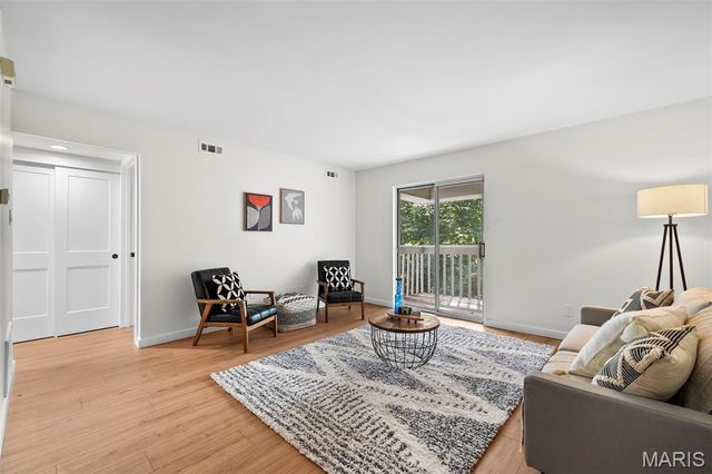 621 S Kirkwood Road 303, St Louis, MO 63122