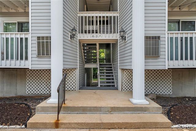 621 S Kirkwood Road 303, St Louis, MO 63122