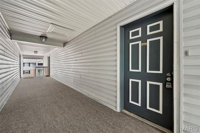 621 S Kirkwood Road 303, St Louis, MO 63122