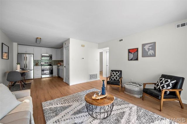 621 S Kirkwood Road 303, St Louis, MO 63122