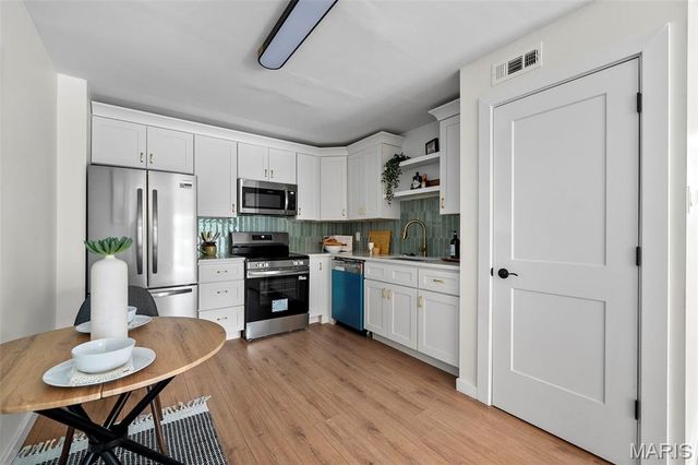 621 S Kirkwood Road 303, St Louis, MO 63122