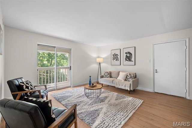 621 S Kirkwood Road 303, St Louis, MO 63122