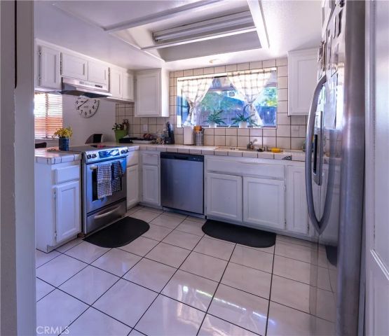 16979 Cherry Hill Drive, Victorville, CA 92395