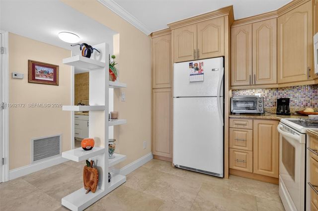 1849 S Ocean Dr 905, Hallandale Beach, FL 33009