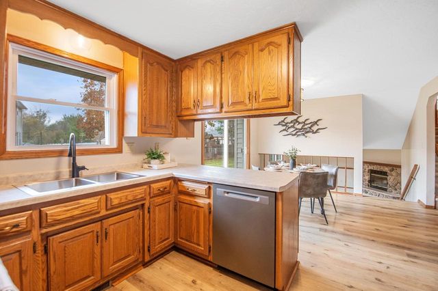 1310 SANDSTONE PLACE, Green Bay, WI 54313