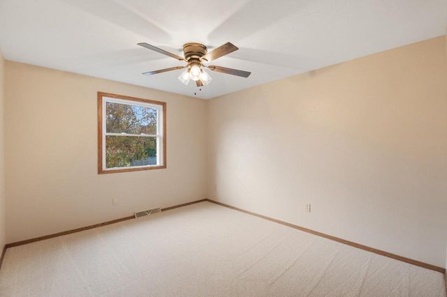 1310 SANDSTONE PLACE, Green Bay, WI 54313