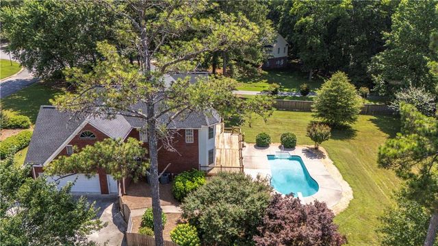 311 Hidden Lakes Drive, Carrollton, GA 30116