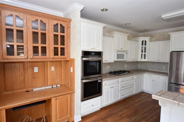 311 Hidden Lakes Drive, Carrollton, GA 30116