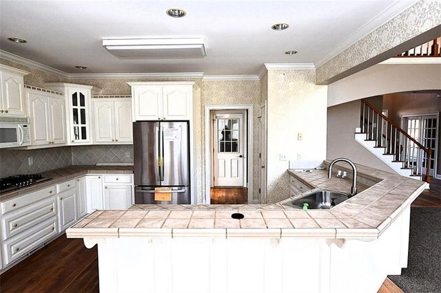 311 Hidden Lakes Drive, Carrollton, GA 30116