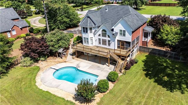 311 Hidden Lakes Drive, Carrollton, GA 30116