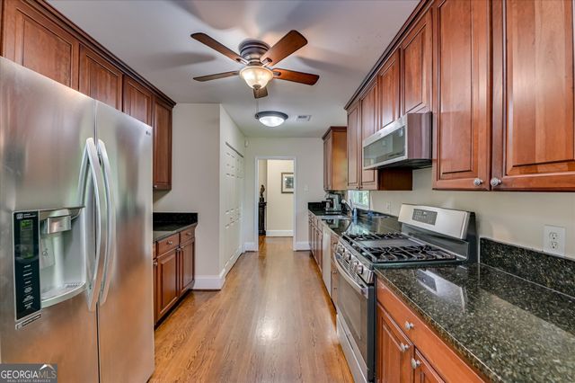 215 SE Barnard Avenue, Aiken, SC 29801