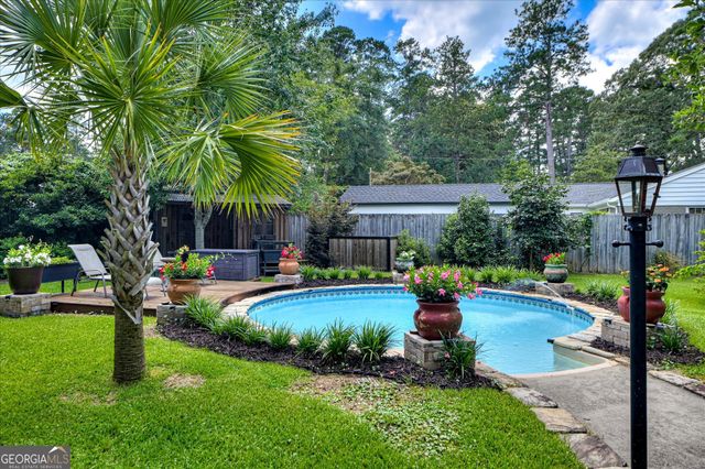 215 SE Barnard Avenue, Aiken, SC 29801