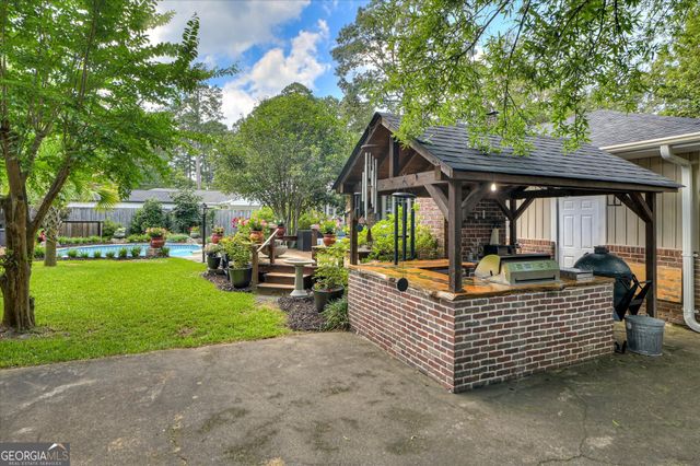 215 SE Barnard Avenue, Aiken, SC 29801