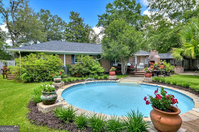 215 SE Barnard Avenue, Aiken, SC 29801