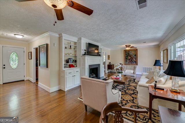 215 SE Barnard Avenue, Aiken, SC 29801