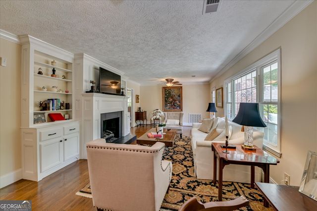 215 SE Barnard Avenue, Aiken, SC 29801