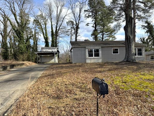 707 Auburn PL, Martinsville, VA 24112