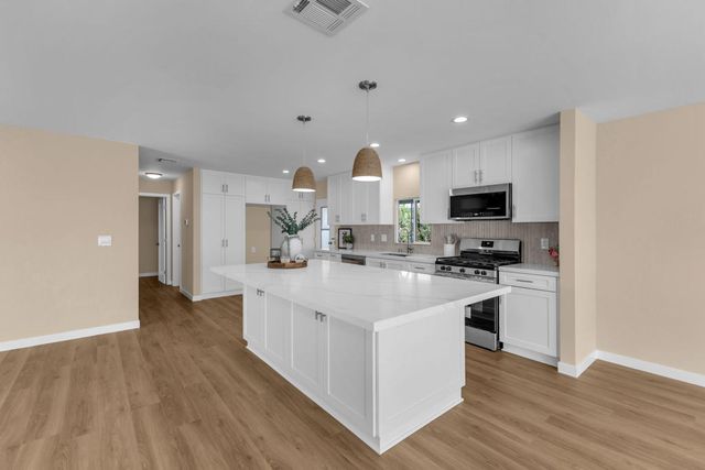 39163 Warm Springs Drive, Palm Desert, CA 92260