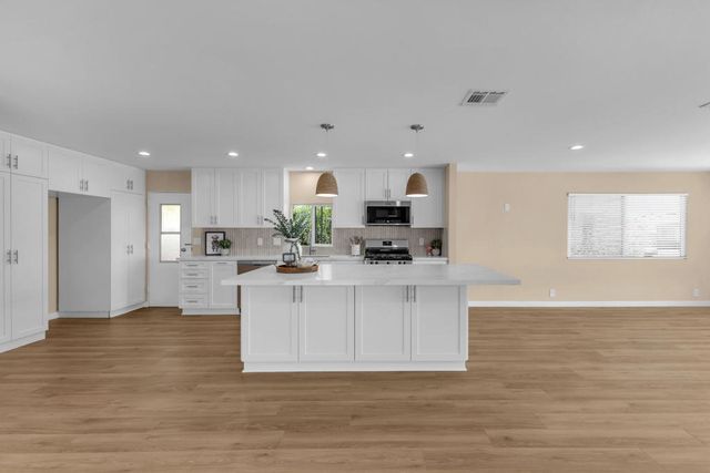 39163 Warm Springs Drive, Palm Desert, CA 92260