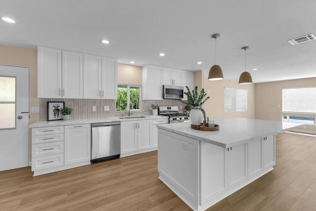 39163 Warm Springs Drive, Palm Desert, CA 92260