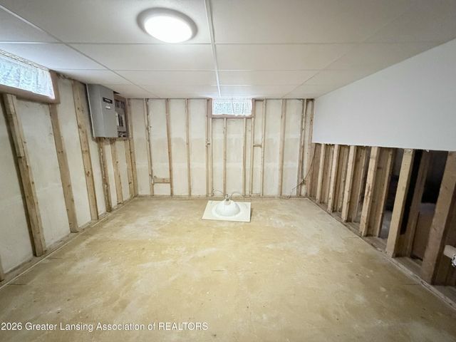 451 Park Meadows Drive, Lansing, MI 48917
