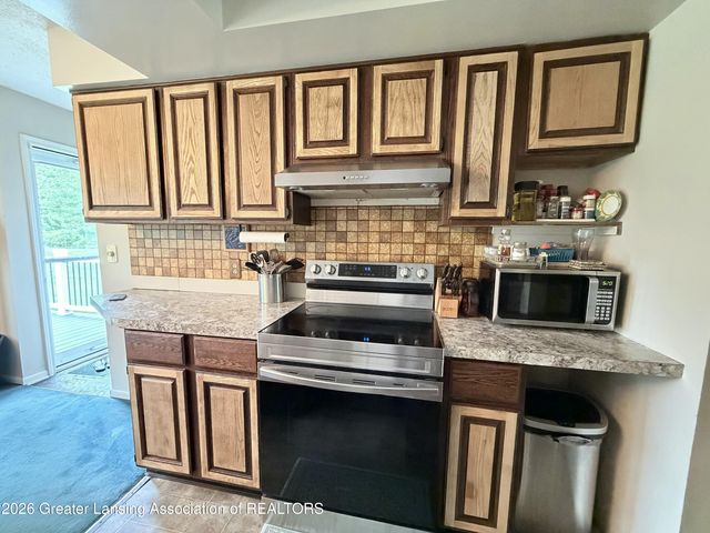 451 Park Meadows Drive, Lansing, MI 48917