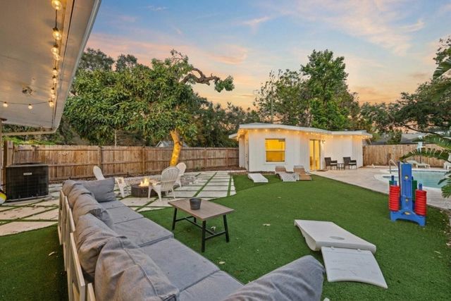 2069 BOUGAINVILLEA STREET, Sarasota, FL 34239