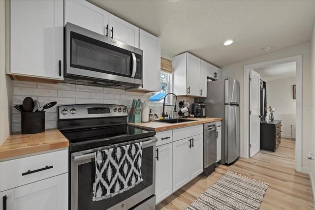 2069 BOUGAINVILLEA STREET, Sarasota, FL 34239