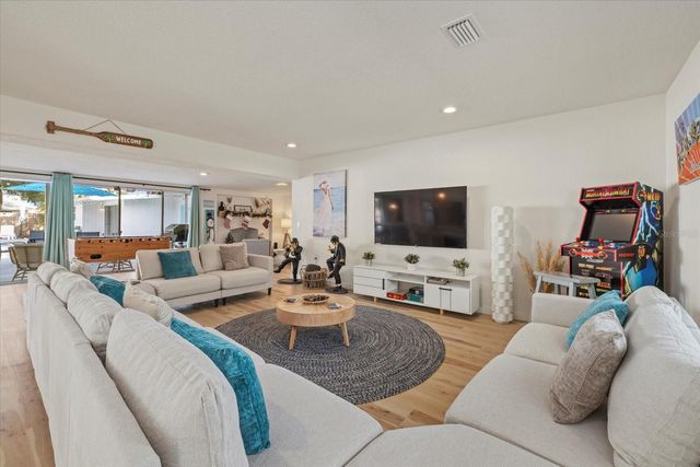 2069 BOUGAINVILLEA STREET, Sarasota, FL 34239